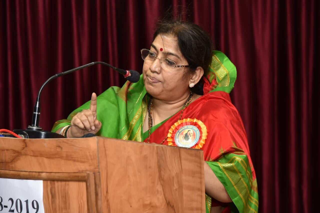 Poojya Matoshree Dr. Dakshayani S.Appa
